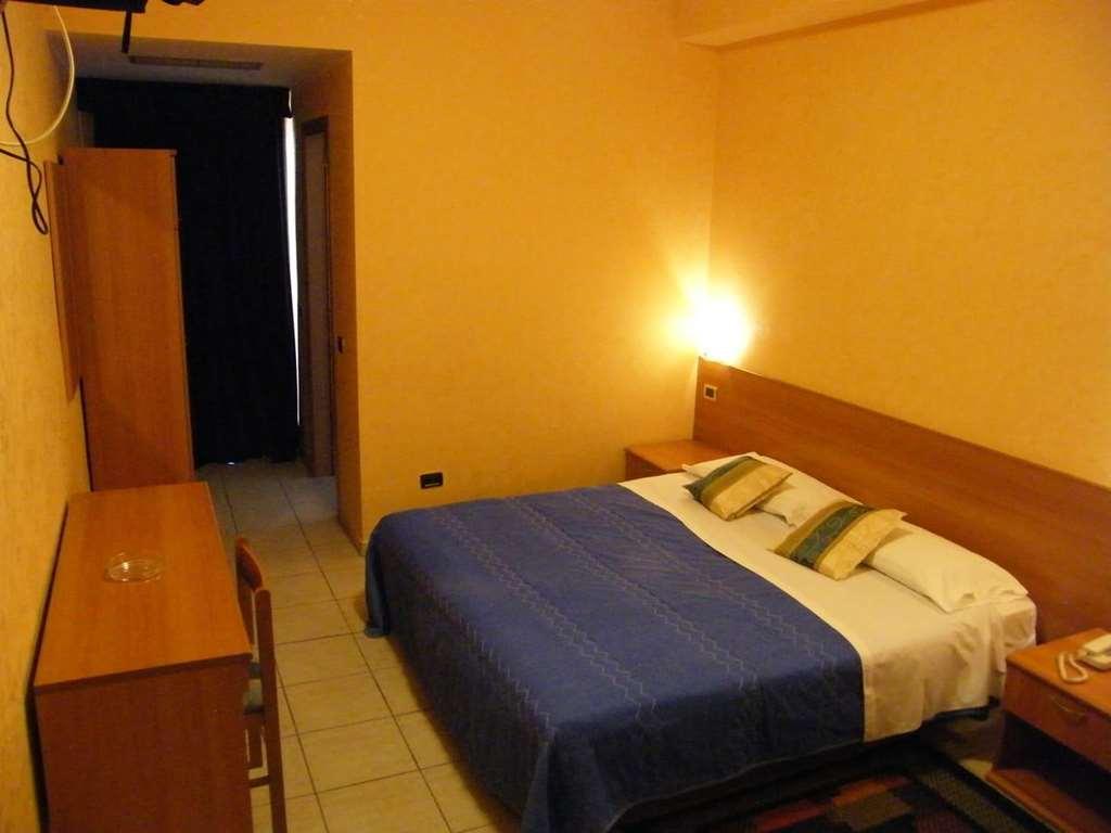 Hotel Residence Memmina Frosinone Rum bild